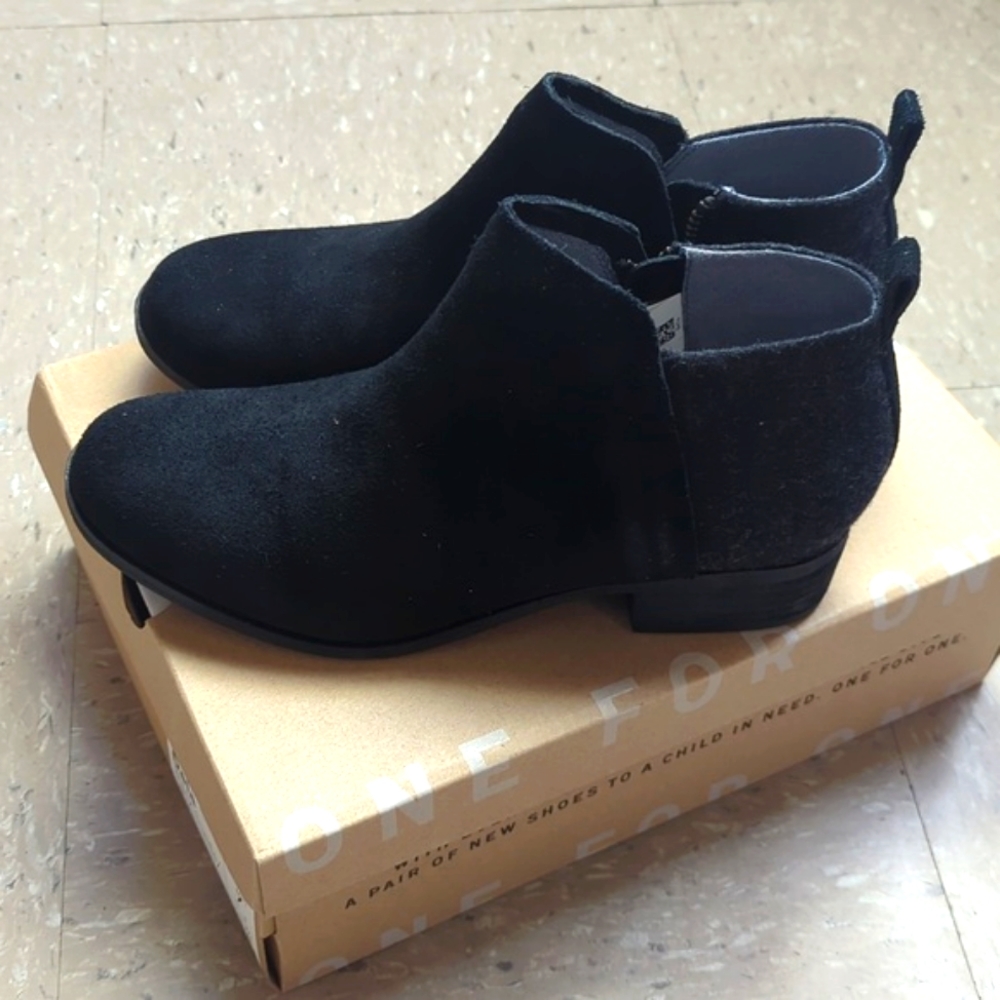 BNWT TOMS Deia Black Suede/Wool Ankle Boots